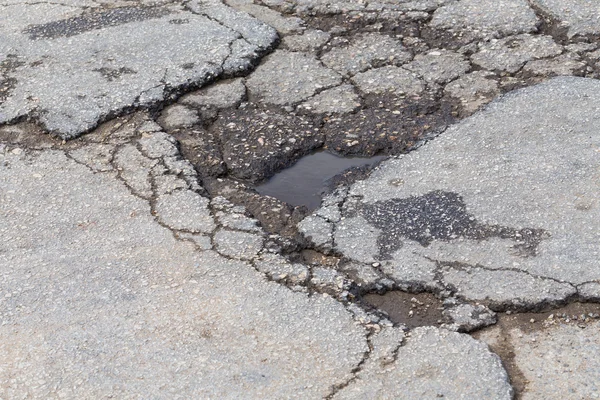 Hole in street asphalt — Stock Photo, Image