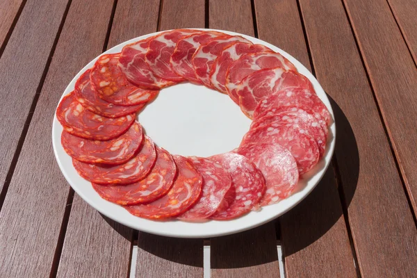 Chorizo in Scheiben geschnitten — Stockfoto