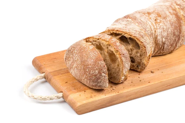 Pão fatiado na tábua de corte — Fotografia de Stock