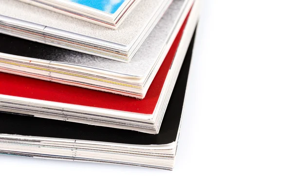 Magazines up close shot op witte achtergrond — Stockfoto