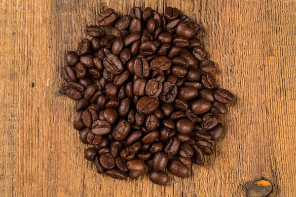 Coffee beans on grunge wooden background — Stock Photo, Image