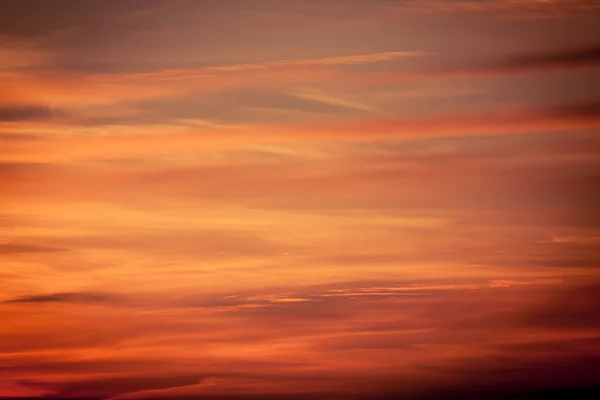 上空の背景として劇的な夕日 — ストック写真