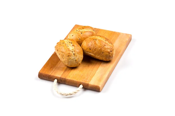 Pão fresco cozido no forno isolado no branco — Fotografia de Stock