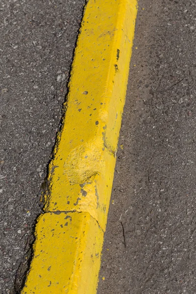 Sárga járdára kő határ — Stock Fotó