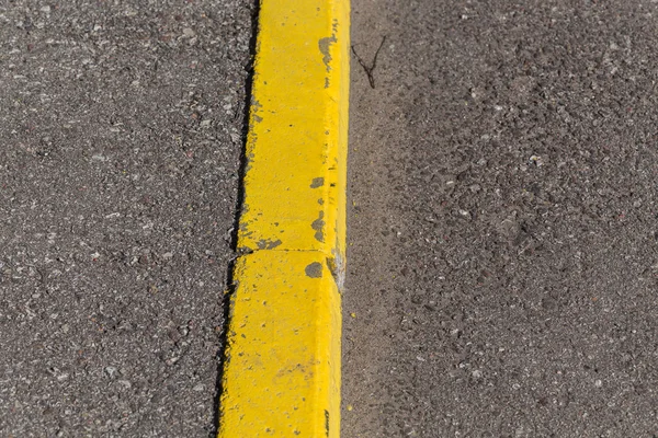 Yellow curb stone border — Stock Photo, Image