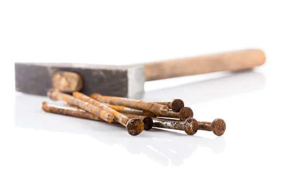 Staré kladivo a hřebíky — Stock fotografie
