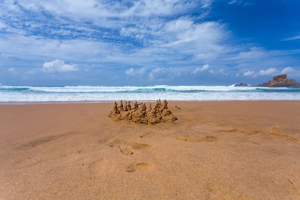 Château de sable sur la plage — Photo