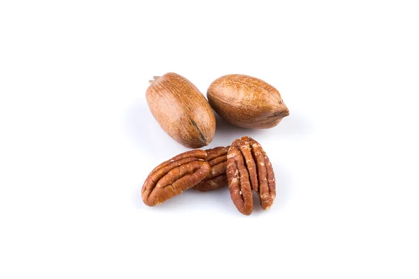 Poucas nozes pecan isolado no branco — Fotografia de Stock