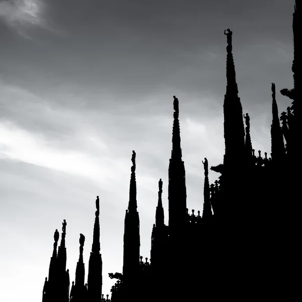 Catedral del Duomo de Milán Italia —  Fotos de Stock