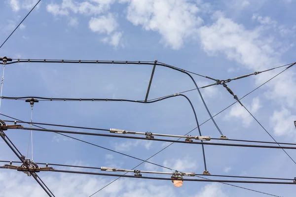 Linee di cavi elettrici per filobus — Foto Stock