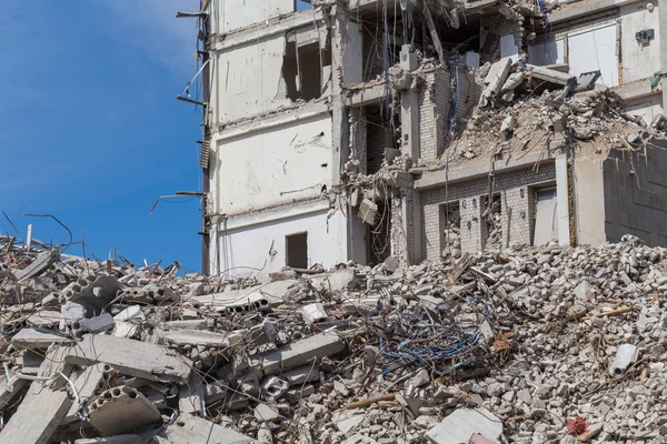 Afgebroken huis voor wederopbouw — Stockfoto