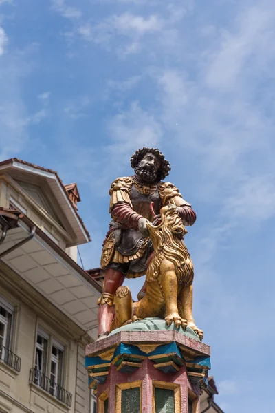 İsviçre, Bern 'deki Samson Çeşmesi Heykeli — Stok fotoğraf