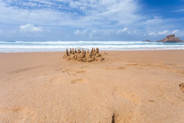 Castillo de arena en la playa — Foto de Stock