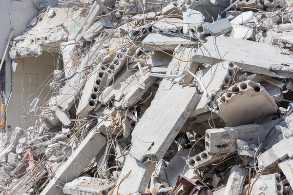 Demolished house before reconstruction — Stock Photo, Image