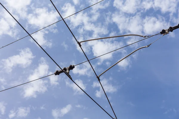 Trolley trolleybus elektriciteit kabel-lijnen — Stockfoto