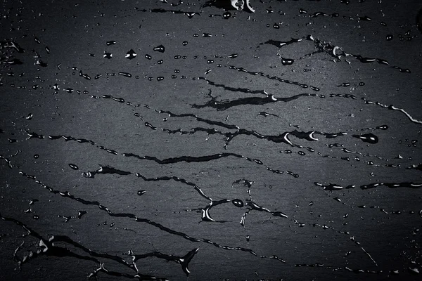 Voda na temný kámen povrchu — Stock fotografie