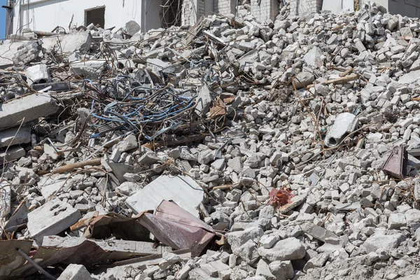 Demolished house before reconstruction — Stock Photo, Image