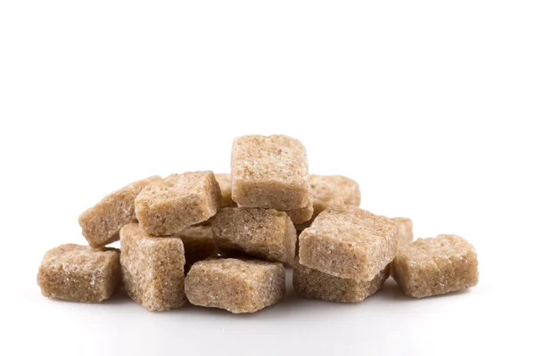 Barna cukor kockák elszigetelt — Stock Fotó
