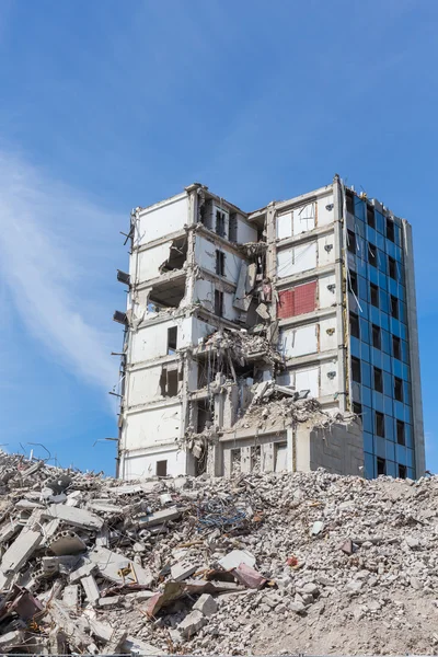 Afgebroken huis voor wederopbouw — Stockfoto