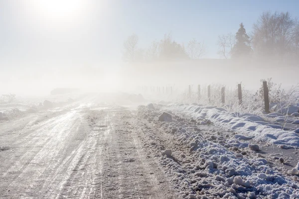 Estrada de inverno nevoento — Fotografia de Stock