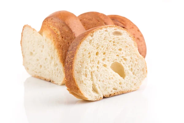 Fetta di pane isolata su bianco — Foto Stock