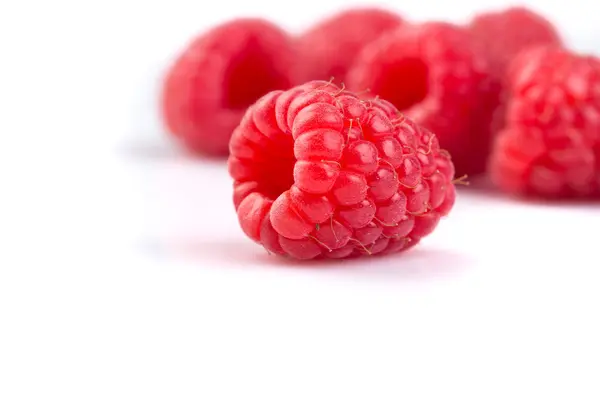 RASPBERRY ізольовані на білому тлі — стокове фото