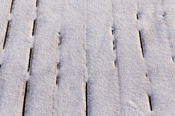 Sneeuw overdekte houten terras — Stockfoto