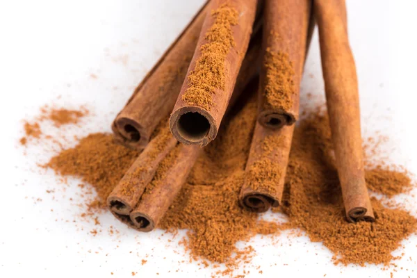 Cinnamon sticks with powder — Stock Photo, Image