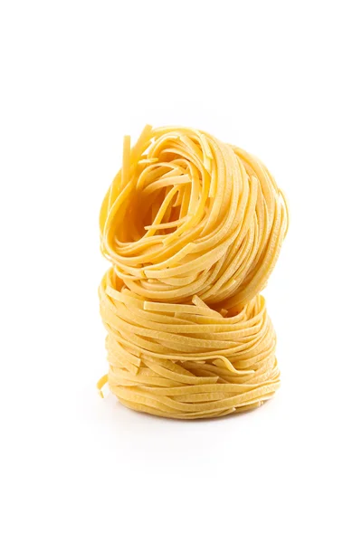 Fettuccine makarna üzerine beyaz — Stok fotoğraf