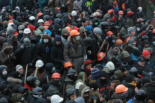 Ukrainian protesters ready for battle. Kyiv, Ukraine, January 19 — Stock Photo, Image