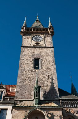 Astronomik Saat'in üzerinde eski Belediye Binası