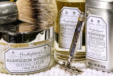 set Emanet ustura, porsuk fırça ve Penhaligon'un'ın tıraş kremi, tıraş losyonu ve kolonya ile tıraş