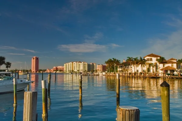 Luxury waterfront development in south florida — Stock Photo, Image