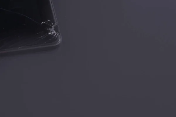 Gebrochener Telefonbildschirm Auf Schwarzem Hintergrund Kopierraum — Stockfoto