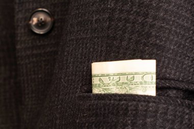 Para başarısı konsepti. Dolar banknot iş adamı ceketinin cebinde. Başarı ve zenginliğin sembolü.