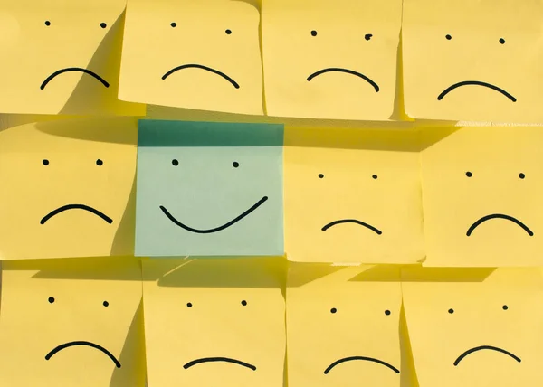 Atitude Positiva Conceito Otimismo Rosto Sorridente Feliz Uma Nota Pegajosa — Fotografia de Stock