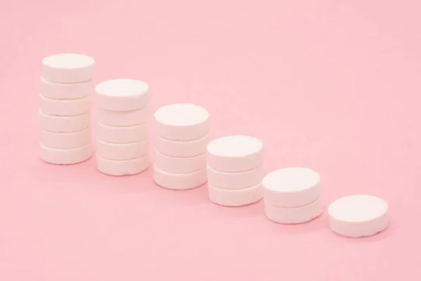 Stack Pills Pink Background Growth Graph Made Stacked White Pills — Stock Photo, Image