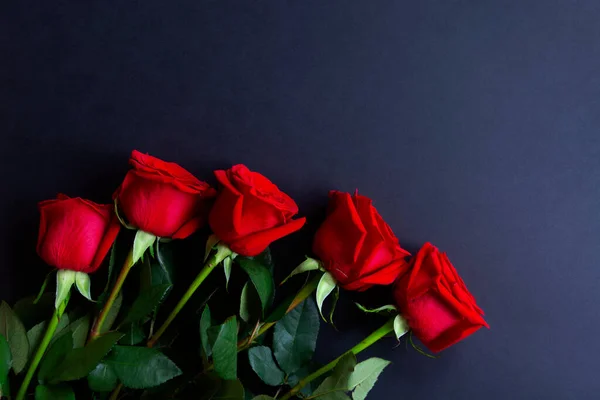 Heap Fresh Red Roses Full Bloom Black Background Close Bunch — Stock Photo, Image