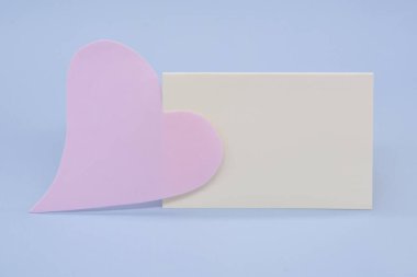 Pembe kalp ve fotokopi alanı olan kart... 8 Mart, Sevgililer Günü, doğum günün kutlu olsun. Tatil konsepti