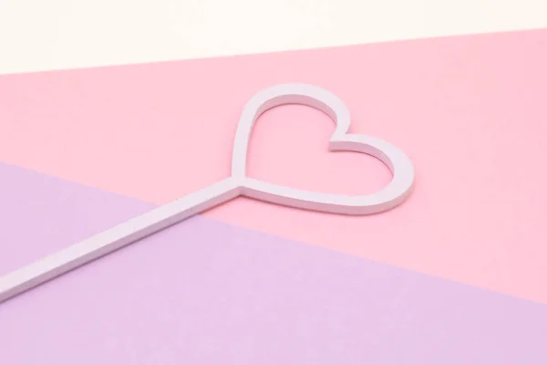 Corazón Madera Blanca Sobre Fondo Pastel Día San Valentín Declaración — Foto de Stock