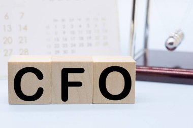 CFO - Tahta blokların finans müdürü. İş konsepti..