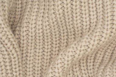 Doğuştan gelen bir geçmişi var. Çok yumuşak bej renkli, çizgili ve kıvrımlı. Pamuk katmanlı battaniyenin yüzeyi ısınmak için.