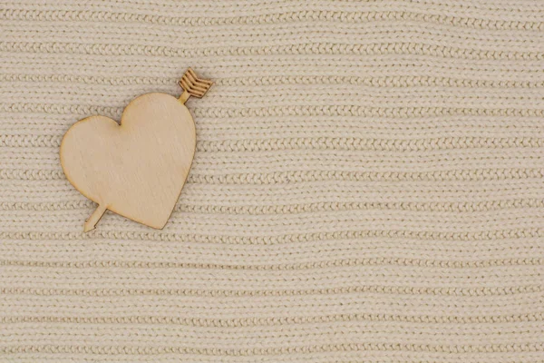 Corazón Madera Sobre Una Manta Caliente Concepto Amor Día San — Foto de Stock
