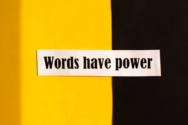 Citat Words Have Power Gul Bakgrund Motivationsord Citat Begreppet — Stockfoto