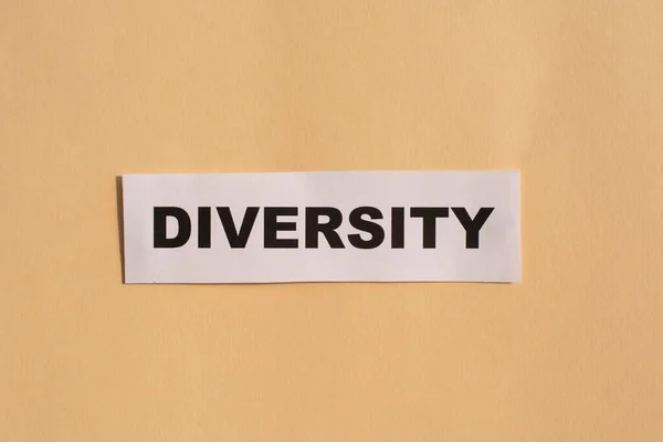 Разнообразие Слов Написанных Белой Бумаге Бежевом Фоне Равенство Концепция Разнообразия — стоковое фото