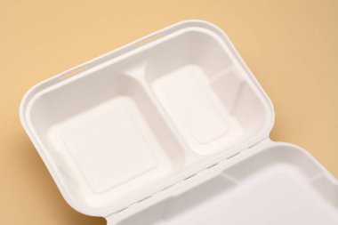 Yemek için beyaz plastik kutu, bu mikrodalga fırında kullanılabilir..