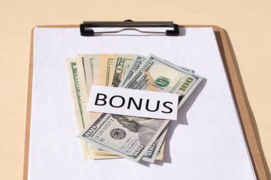 Nakit para ve BONUS kelimesi. İkramiye kavramı