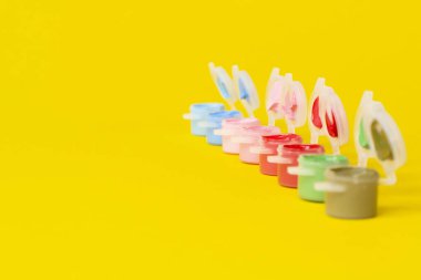 Resim yapmak için çok renkli boyalar. Sanat konsepti. Resim, hobiler.