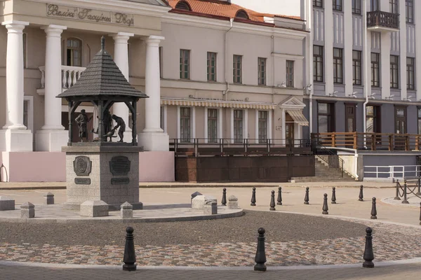 MINSK, BeliARUS - 2021 년 4 월 19 일 : Upper town, Liberty Square of Minsk, Belarus — 스톡 사진