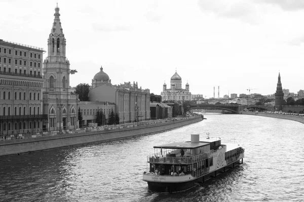 Moscow Russia July 2021 Tourist Ship Sails Moskva River Beautiful — Stock Photo, Image